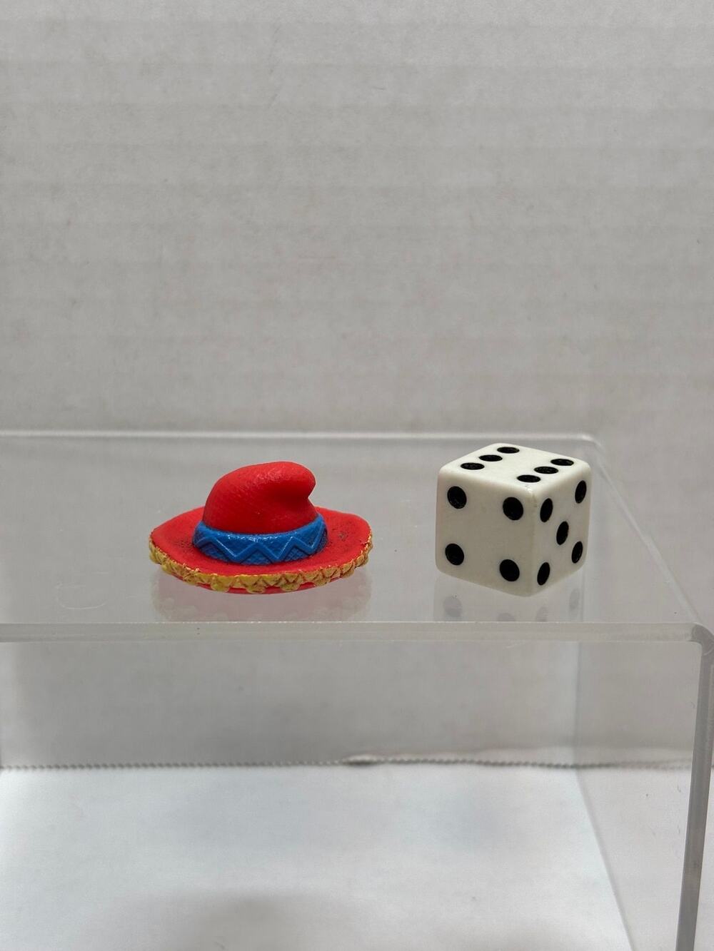 Squinkies Do Drops the "Fiesta Do" red sombrero Toy accessory.